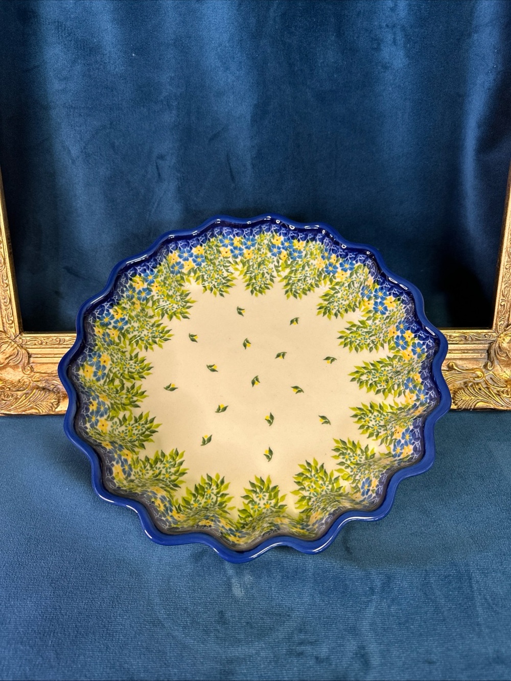Boleslawiec Polish Pottery Scalloped Pie Plate Blue Yellow Daisy 11” Fluted Edge
